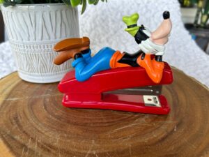 Vintage Walt Disney Goofy stapler, excellent condition !